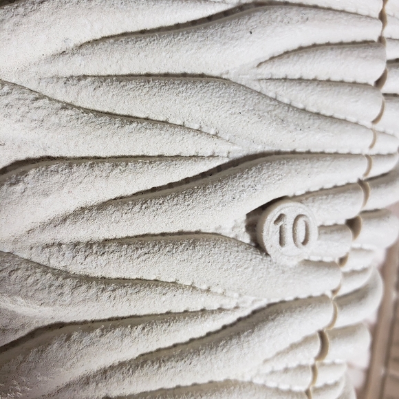 Rouge Helium Textured boots - Picture 10 of 11